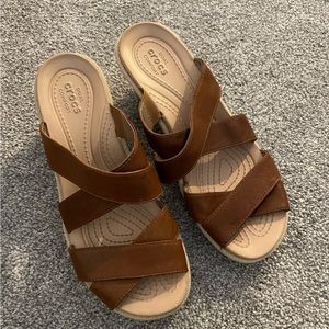Croc brown wedge sandal